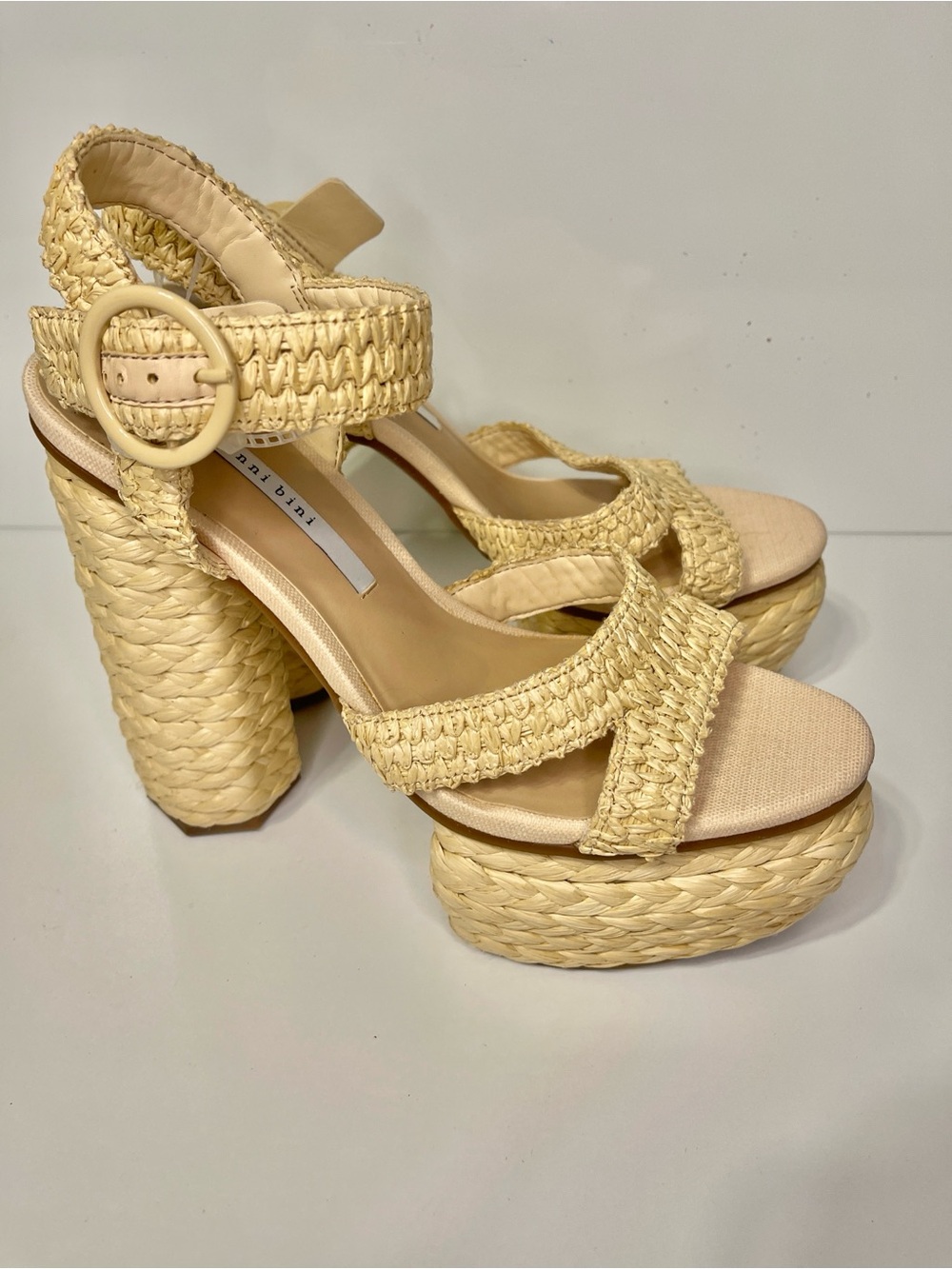 Gianni Bini Women’s Travel Resort Beach Photo Pele Raffia Platform Heels Size 8